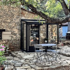 Seinaäärne kasvuhoone seinakasvuhoone