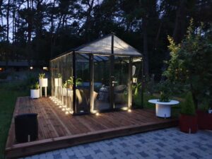 Kasvuhoone välisvalgustusega